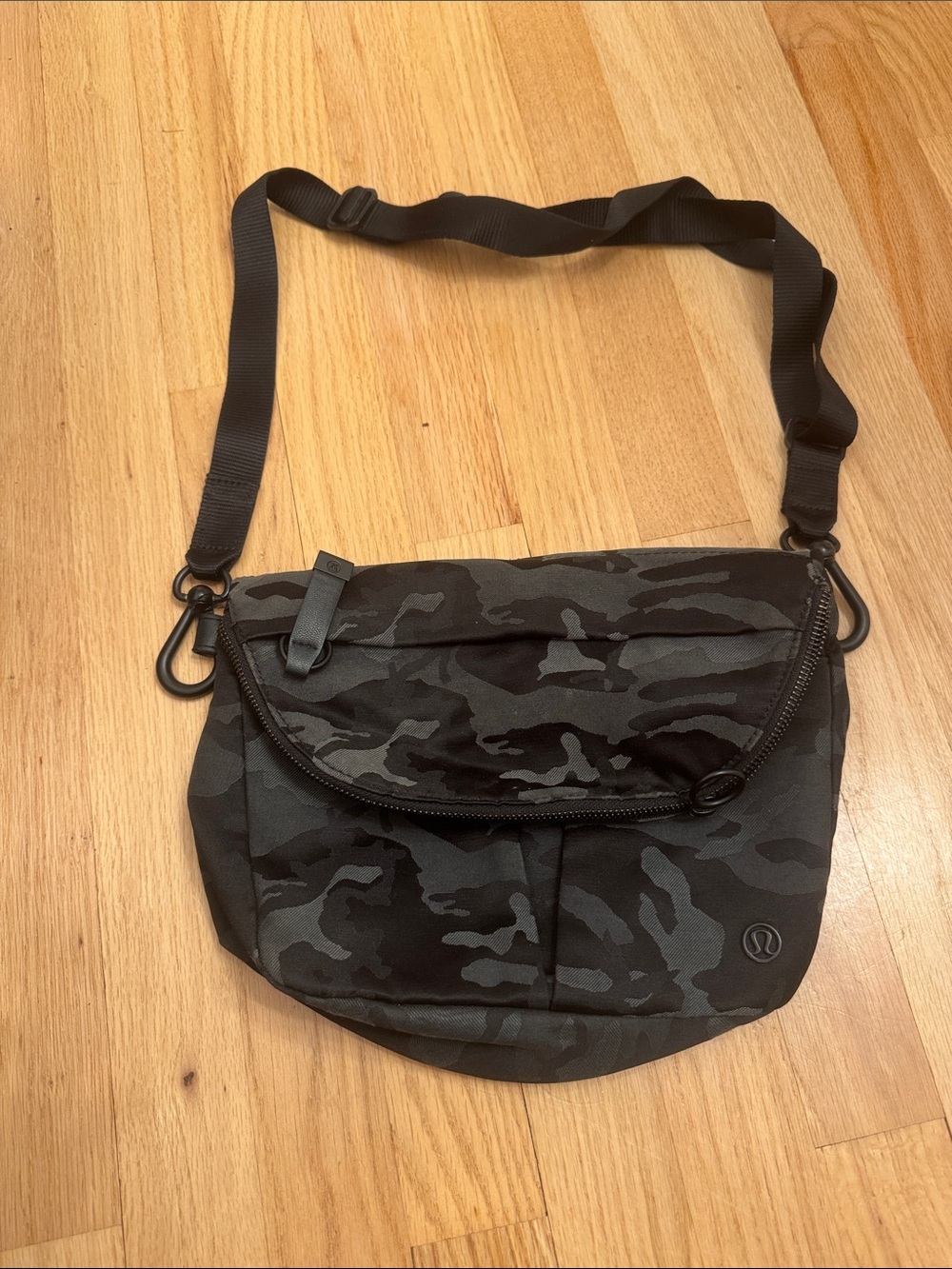 lululemon athletica Black & Gray Camo Messenger Crossbody